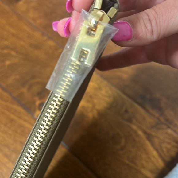 India Hicks Beetle Clutch - Picture 3 of 6